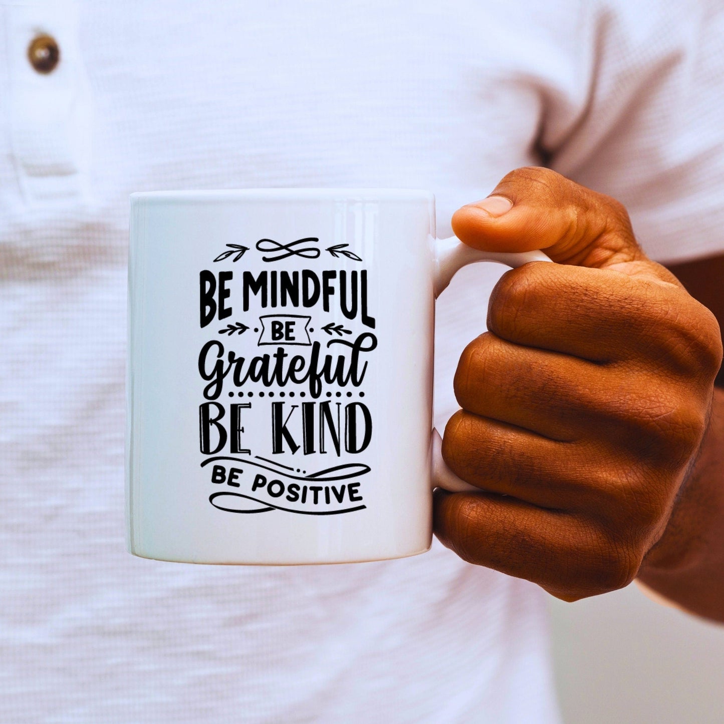 Be mindful, be grateful - Bible Verse Faith Mug - Christian Religious Gift for Him - Dad Mug with Affirmations - Supportive Baptism Gift - Raiden Gate Design